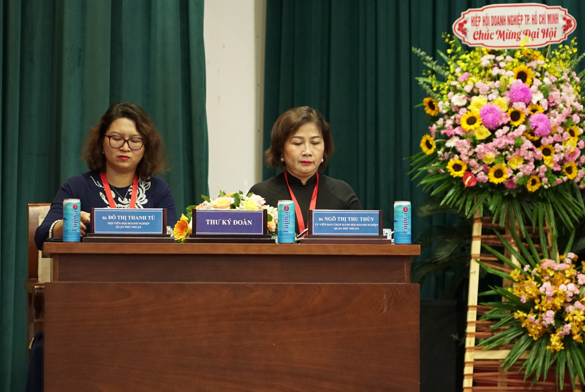 Bà Ngô Thị Thu Thủy - Tổng Giám Đốc TNHH FUJIWA VIETNAM đại diện thư ký đoàn ban chấp hành trong  Đại hội Đại biểu lần thứ IV - Nhiệm kỳ 2023 - 2028